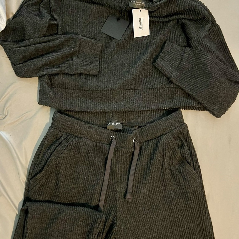 Dark Gray Cropped Sweater and Joggers Set